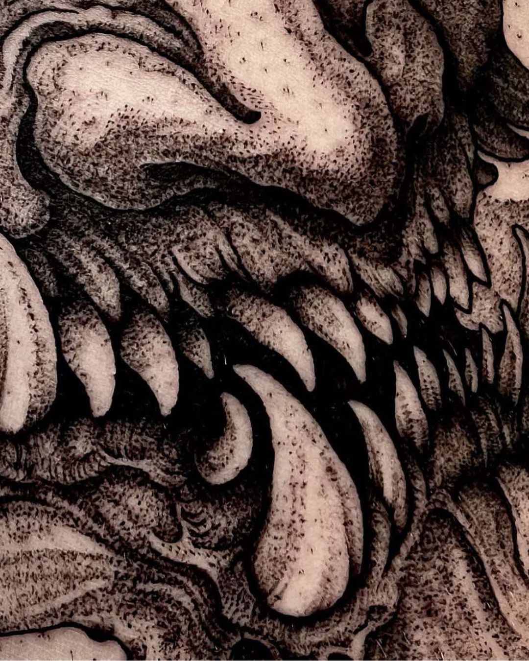 Helvic Tattooer - France8